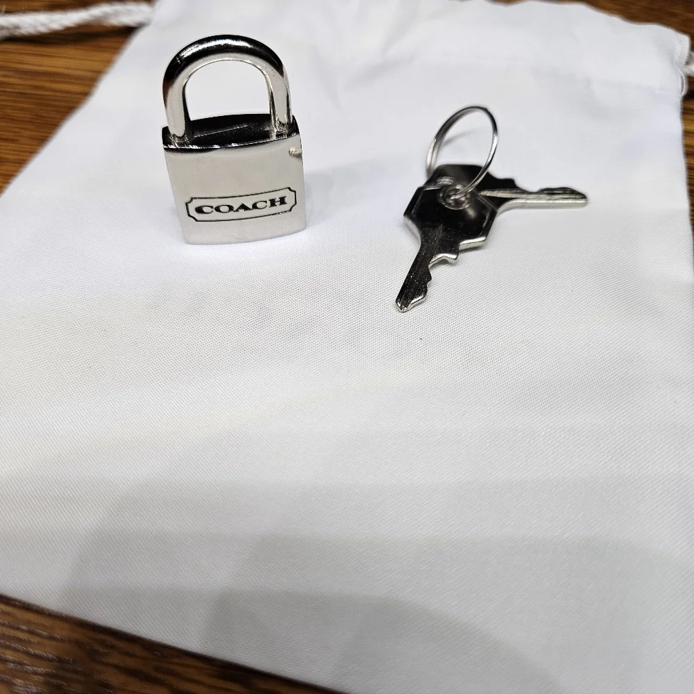 Coach Padlock with Keys Hangtag and Dustbag - Picture 4 of 7